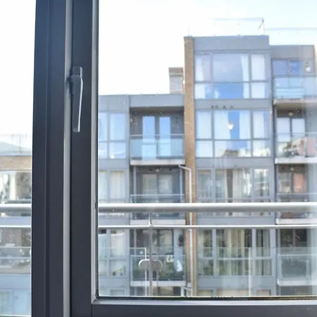 Top Floor With Stunning Views 8