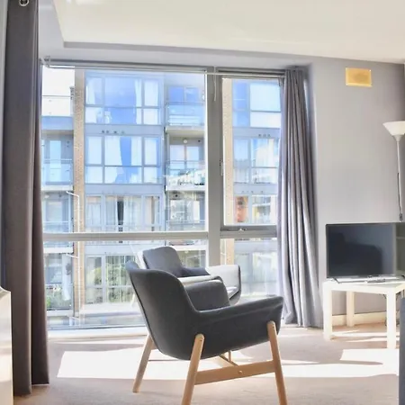 Top Floor With Stunning Views 8 Apartment *
