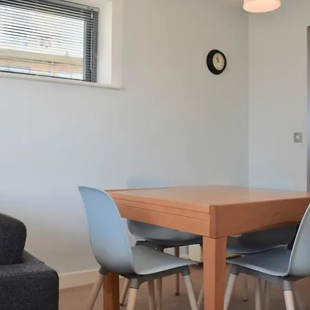 Top Floor With Stunning Views 8