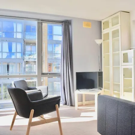 Top Floor With Stunning Views 8