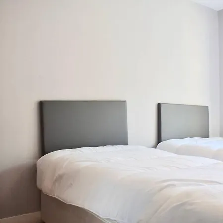 Top Floor With Stunning Views 8